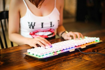 Các loại bàn phím cơ 'đổi màu' cực đẹp giá lại rẻ cho game thủ Việt lựa chọn