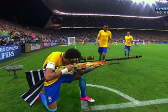 Choáng: Đã đá bóng giỏi, không ngờ danh thủ Neymar bắn Counter-Strike "khét" không kém, cầm AWP cân cả đội bạn!