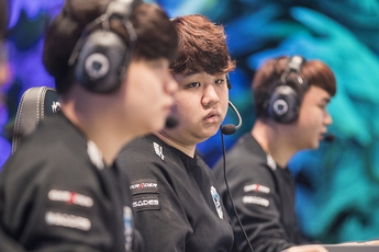 LMHT: Longzhu Gaming từng phải train ở quán net trước CKTG, không có tiền để bật điều hòa mùa hè