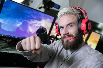 Góc chiến game của ông hoàng YouTube PewDiePie khủng cỡ nào, đây là câu trả lời cho các bạn