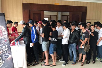 Nhìn những hình ảnh ở buổi offline game này, ai còn dám bảo người Việt không biết xếp hàng nơi công cộng?
