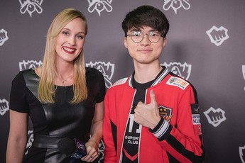 MC Sjokz xinh đẹp của LMHT vẫn tiếc hùi hụi vì Misfits suýt thắng SKT T1 tại CKTG