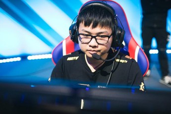 Hạ gục Faker, SofM bất ngờ "chém" Tiếng Trung như gió trước hàng ngàn fan hâm mộ xem stream