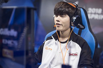 LMHT: Jinx là tướng xạ thủ mà Deft rất thích và thành thạo, có cơ hội sẽ đem ra thi đấu