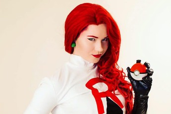 Ngỡ ngàng tài hóa trang thành những nhân vật hoạt hình nổi tiếng của nữ cosplayer người Úc