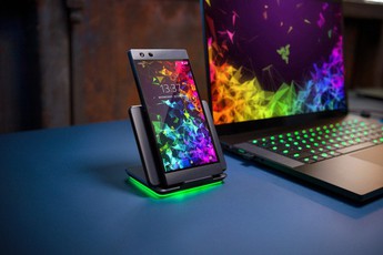 Razer Phone 2 chính thức ra mắt, sạc không dây, IP67, màn hình sáng hơn, camera kép chụp đẹp hơn, logo nhấp nháy