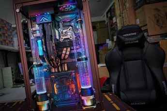 Choáng với game thủ Việt mê Assassin's Creed không những mua dàn máy trăm triệu còn thuê người vẽ lại phòng theo kiểu Ai Cập cổ đại