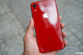 iPhone XR vừa về Việt Nam đã có khách mua giá 23,9 triệu, bước chân ra khỏi cửa hàng xong thì giá chỉ còn 20,9 triệu