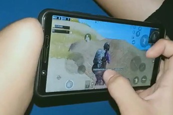 Dù chỉ có một tay, nhưng game thủ này vẫn "quẩy" PUBG Mobile cực "nghề"