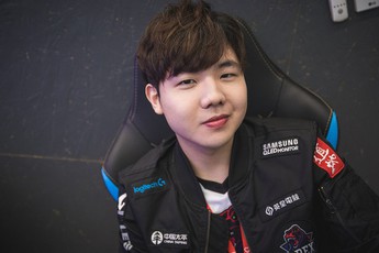 Gánh team cực mạnh bằng Kai'Sa, thế mà xạ thủ của G-Rex nói rằng đó không phải là tướng tủ