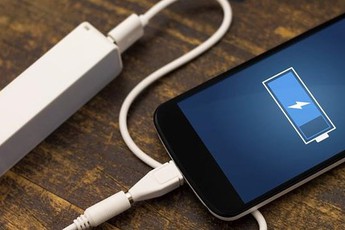 Dùng smartphone mà không biết bốn lời khuyên quan trọng về pin này, đừng hỏi sao nhanh chai pin