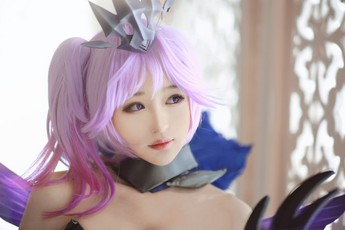 Cosplay Lux Thập Đại Nguyên Tố cực gợi cảm cho fan Liên Minh Huyền Thoại