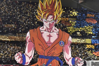 Fan Dragon Ball chơi lớn: Dựng hẳn Banner Goku khổng lồ ngay trong Giải vô địch quốc gia Pháp