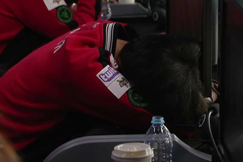 Đế chế hoàng kim suy sụp: SKT T1 thảm bại trận thứ 5 liên tiếp tại LCK, Faker bất lực hoàn toàn