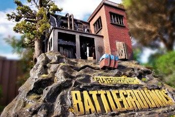 Cứ tưởng mô hình bày cho đẹp, hóa ra tác phẩm của fan cuồng PUBG này là một case PC chiến game siêu khủng