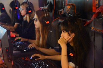 Ngắm nhìn những bóng hồng hút hồn nhất tại Trăm Hoa Đua Sắc, giải đấu LMHT nữ chính thức đầu tiên của Việt Nam