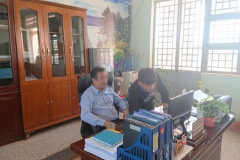 Một trường cấp 3 tuyên dương học sinh vì tự nguyện bỏ game, nộp password Liên Minh Huyền Thoại cho thầy giáo