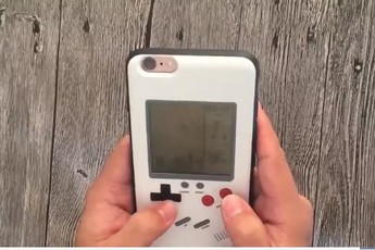 Xuất hiện ốp lưng iPhone cực "chất": vừa bảo vệ thiết bị, vừa biến thành một cỗ máy Gameboy với 10 tựa game huyền thoại