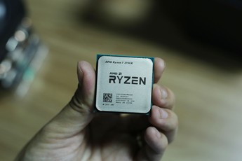 Cận cảnh CPU AMD Ryzen 7 2700X hàng nóng mới xuất hiện tại Việt Nam