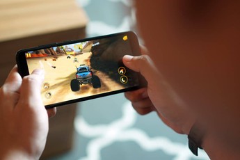 Với 5 triệu đồng nên mua smartphone nào để chơi game mượt mà, pin trâu?