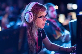 10 nữ game thủ eSports vừa xinh đẹp lại sở hữu thu nhập cao nhất thế giới (phần 2)