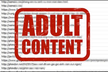 Khách quán net kêu: “Máy em chậm quá!” và cái kết... ngã ngửa