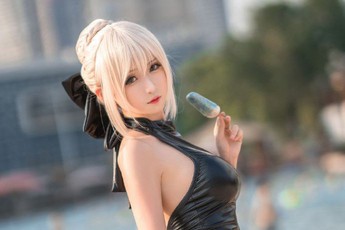 Cùng ngắm cosplay nàng Saber đầy vẻ ma mị và quyến rũ
