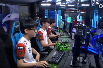 SKT T1 "ver 2.0" thi đấu ra sao khi lần đầu tiên không có toàn bộ đội hình cũ Faker, Blank, Bang và Wolf