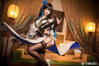 Nóng mắt với cosplay Girls' Frontline cực gợi cảm