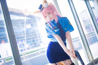Lạ mắt với cosplay cô nàng cao Tamamo-no-Mae trong trang phục nữ cảnh sát