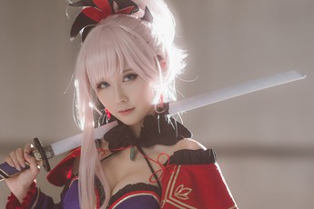 Ngất ngây với cosplay nàng Saber trong game hot Fate/Grand Order