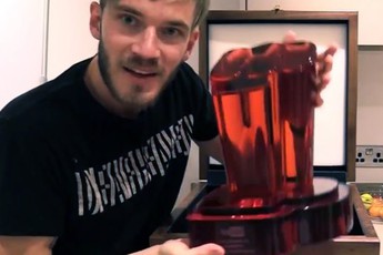 Nút Ruby hay nút Kim Cương có lẽ cũng chưa đủ, Youtube nên dựng tượng Pewdiepie....