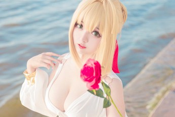 Cosplay nàng Saber "ngực khủng" khiến fan hâm mộ không khỏi xoa xuyến