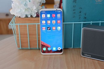 Meizu trình làng bộ đôi 16 và 16 Plus, thiết kế đẹp, cảm biến vân tay dưới màn hình, Snapdragon 845, giá dưới 400 USD