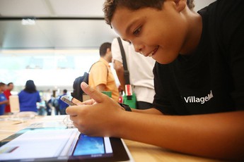 Những đứa trẻ chưa đầy 7 tuổi tìm ra cách 'hack' tính năng giới hạn thời gian của Apple, để chơi game trên iPhone mà không bị quản lý