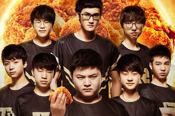 Thương hiệu đồ ăn nhanh nổi tiếng KFC chính thức trở thành nhà tài trợ cho RNG, nhìn Uzi cầm miếng gà rán mà thèm