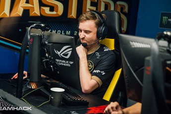 Muôn nẻo câu chuyện về các bà mẹ của streamer, từ vô tình mặc bikini lên sóng cho tới nói chuyện với fan của con xuyên đêm