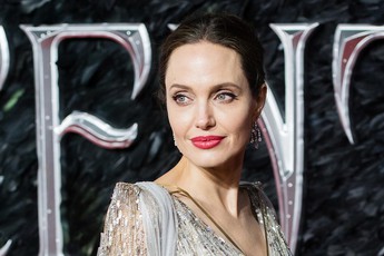 Angelina Jolie - Phượng hoàng tái sinh từ tro tàn sau cuộc hôn nhân đổ vỡ với Brad Pitt