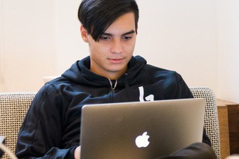 Chưa đầy 25 tuổi đã kiếm hàng chục tỷ đồng nhờ làm 'hacker có... đạo đức'