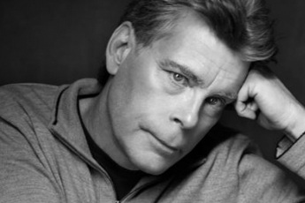 Tuổi thơ đen tối của Stephen King: Điều gì đã tạo ra nhà văn kinh dị xuất chúng này?
