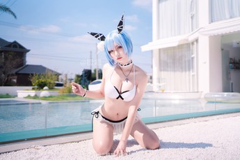 Bổ mắt khi ngắm gái xinh trong Azur Lane diện bikini khoe body cực nuột bên bể bơi