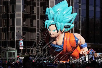 Son Goku "siêu to khổng lồ" tiếp tục xuất hiện trong ngày lễ tạ ơn tại Mỹ