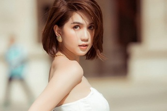 Ngọc Trinh: Chỉ lúc nào cần giữ ý tứ tôi mới ngồi khép nép giả tạo chứ bình thường là bung hết ra!