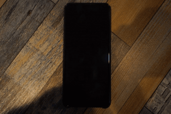 Điện thoại Xiaomi biến thành cục gạch chỉ vì... đổi hình nền