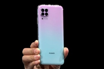 Huawei ra mắt smartphone có mặt trước giống Galaxy S10, mặt sau giống iPhone 11 Pro