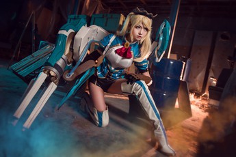 Liên Quân Mobile: Ngắm nhìn nhan sắc dễ thương của nữ cosplayer xạ thủ bắn liên thanh Capheny