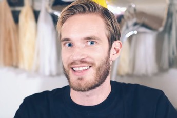 Chơi lớn, fan của Pewdiepie quyên góp tiền thuê máy bay ủng hộ thần tượng