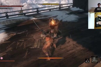 Ngoài sức tưởng tượng: Xuất hiện game thủ giết boss Sekiro bằng.... vô lăng ô tô