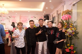 Quang Cuốn đón sinh nhật hoành tráng mừng 1 triệu Sub Youtube bên gia đình và dàn khách mời "siêu khủng"