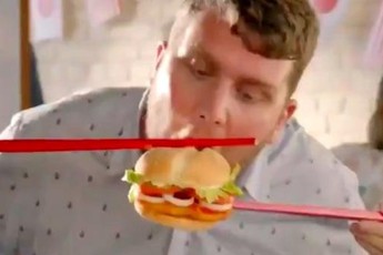 Burger King bị chỉ trích dữ dội vì đăng clip ăn hamburger bằng đũa 'kiểu Việt Nam'